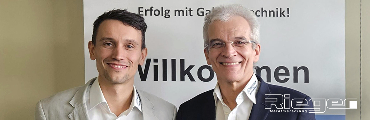 Rieger Metallveredlung Blog - Innovation und Kontinuität – Igor Rudel erweitert unserer Geschäftsführung – Bild der beiden Geschäftsführer Franz Rieger und Igor Rudel